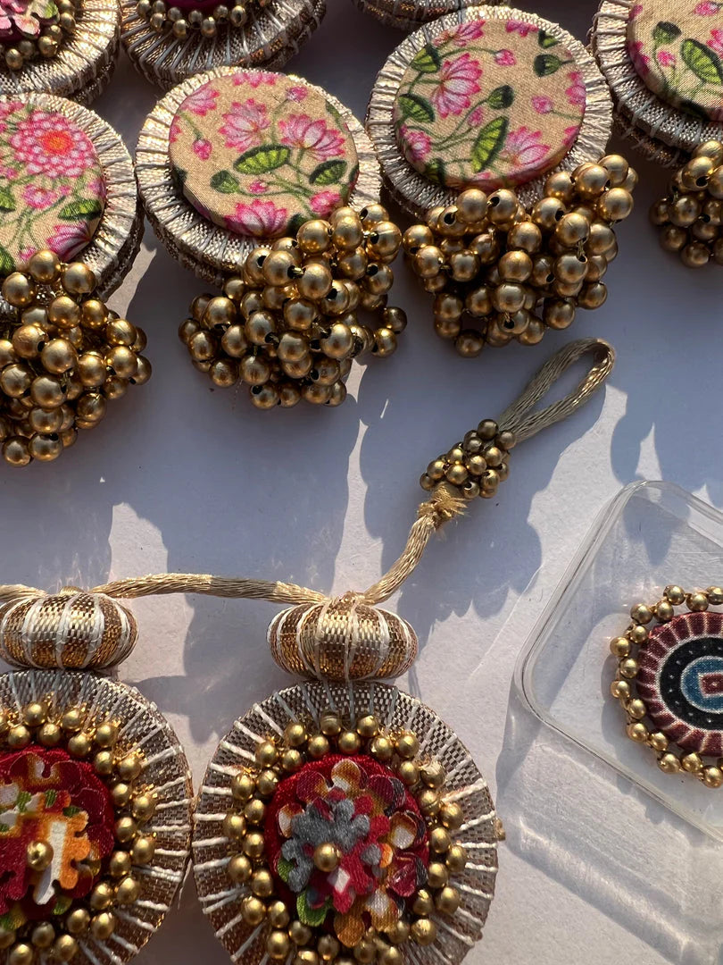 Bling Cling Bottle Green Navratna Patola + Pastel Pistachio Inflorescence Divine Pichwai (FLEXIBLE)